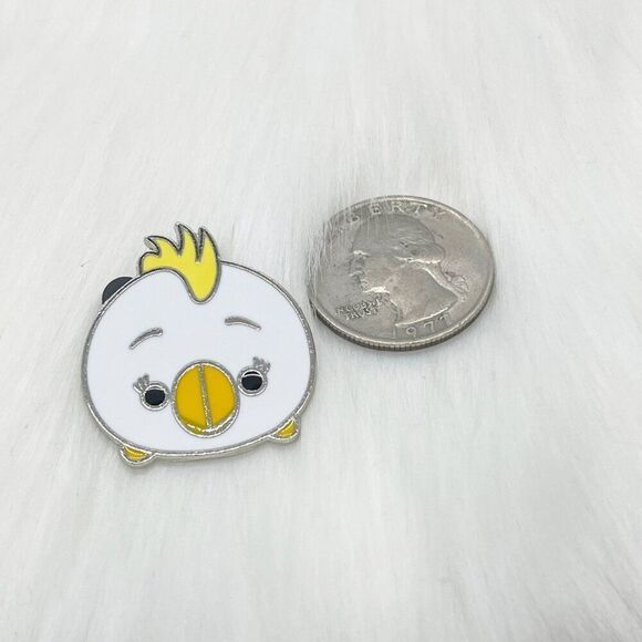 🔮 5/$25 Disney Adventureland Enchanted Tiki Room Showgirl Bird Tsum Tsum Pin - Picture 2 of 2